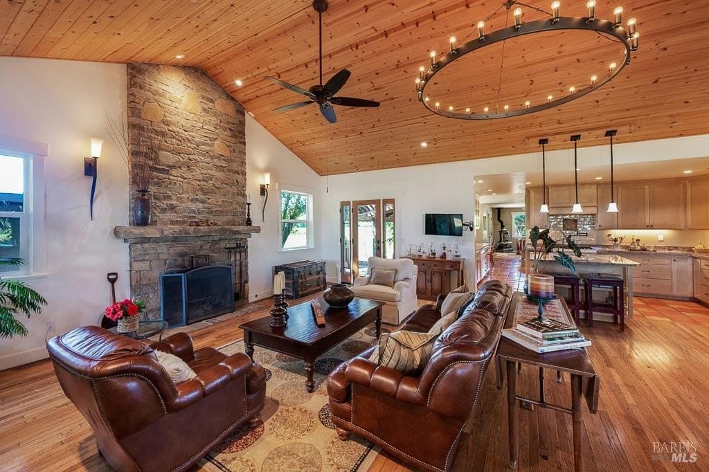 655 W Grant St, Healdsburg