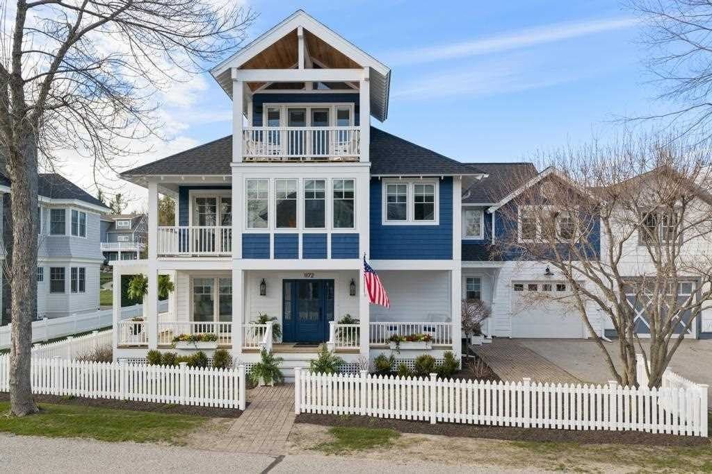 1172 W Bay Rd Unit 11, Harbor Springs