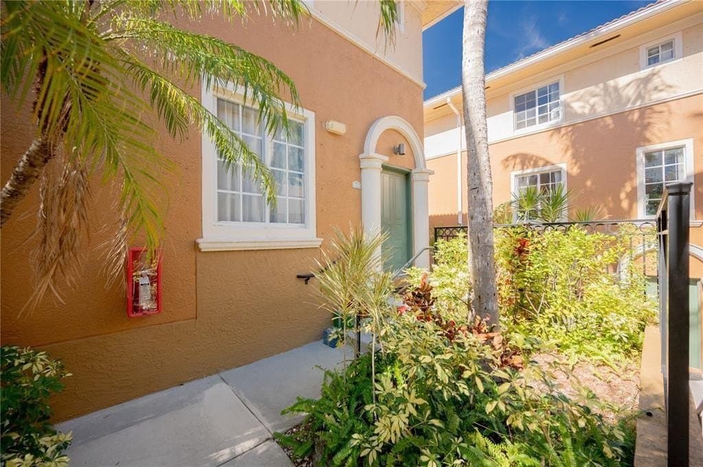 2841 NE 185th St, Miami