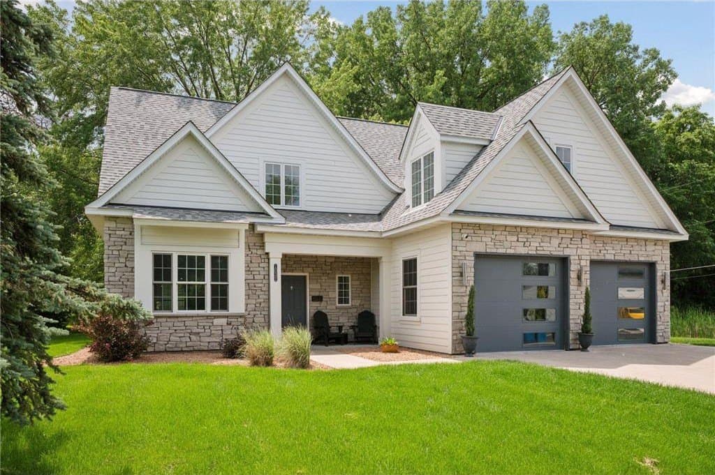 1032 Gardner St E, Wayzata