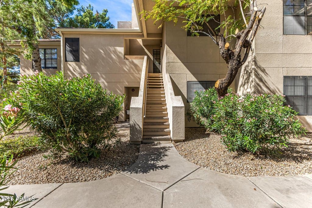 6885 E Cochise Rd Apt 204, Paradise Valley