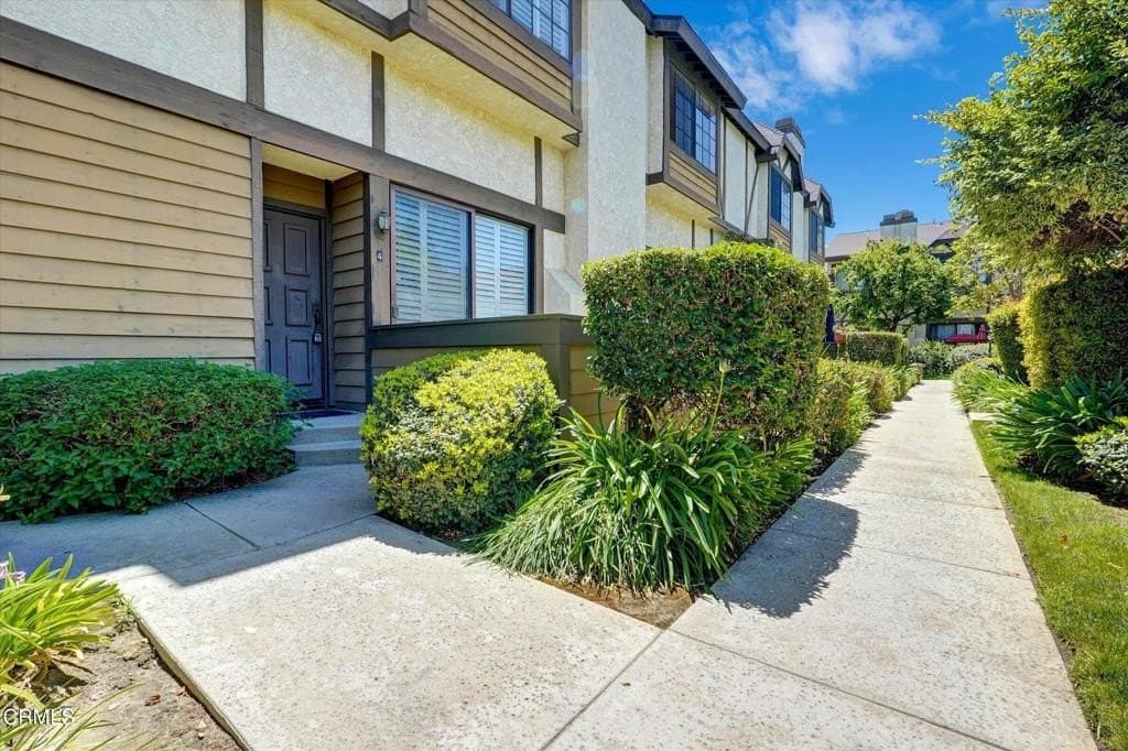 21209 Lassen St Unit 4, Los Angeles