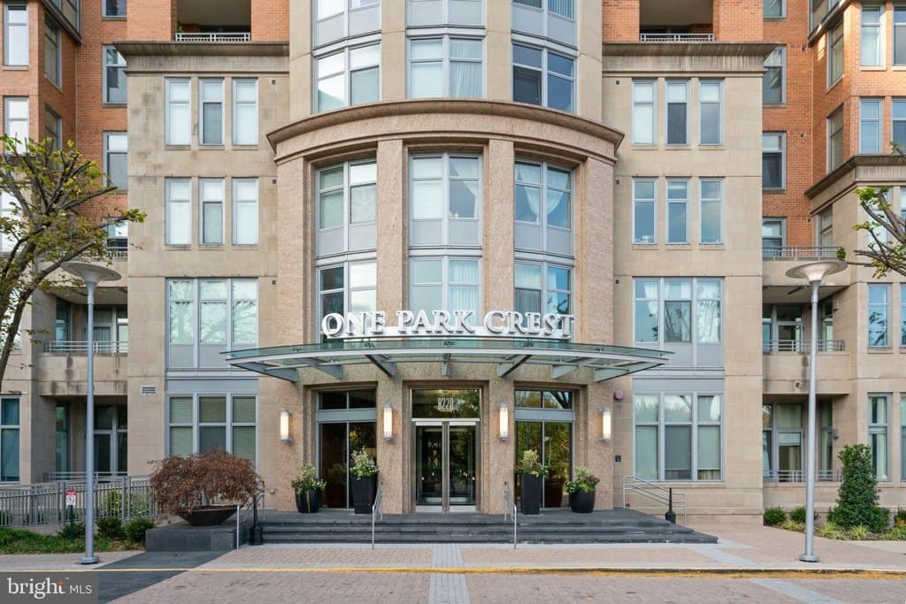 8220 Crestwood Heights Dr Apt 315, McLean