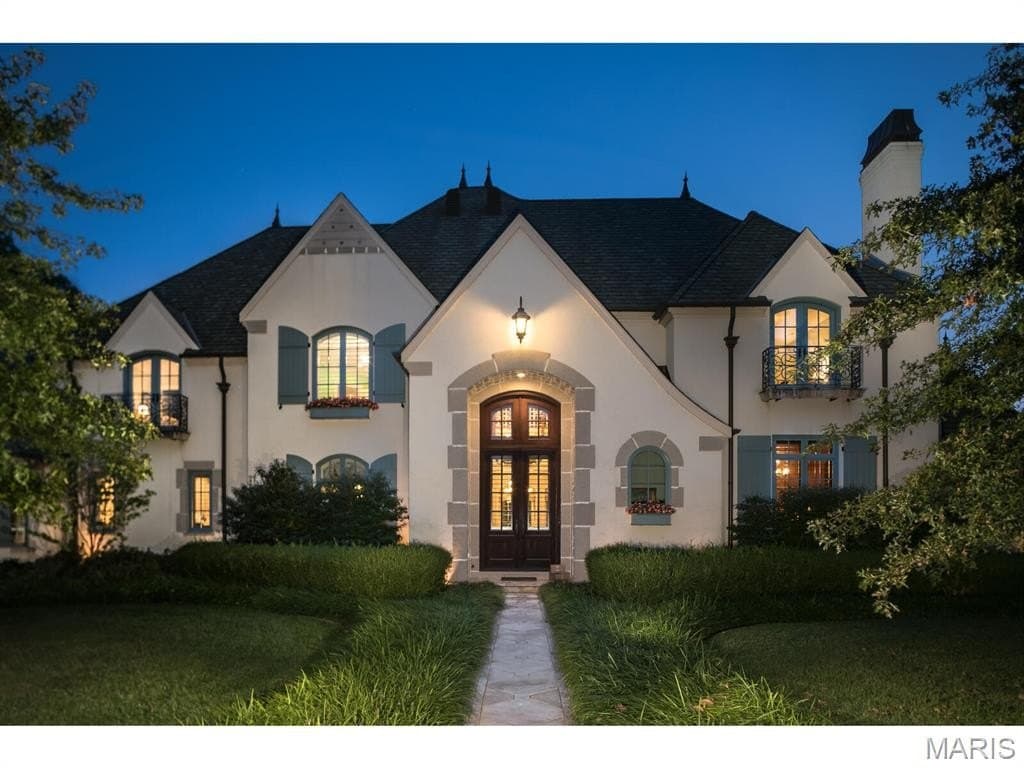 4 Ridgewood St, Ladue