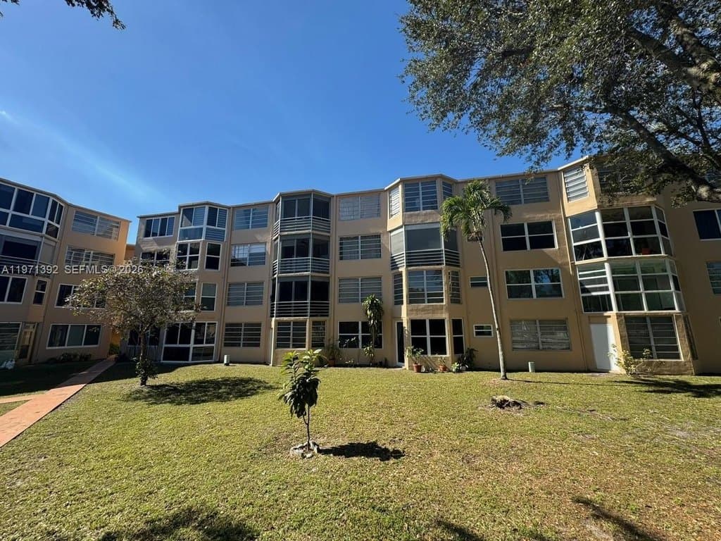 1301 NE 191st St Unit F405