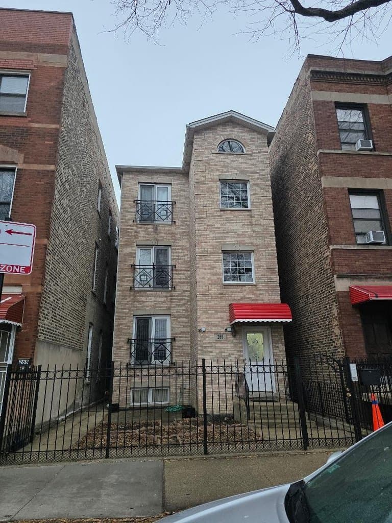 266 W 24th Pl Unit 2