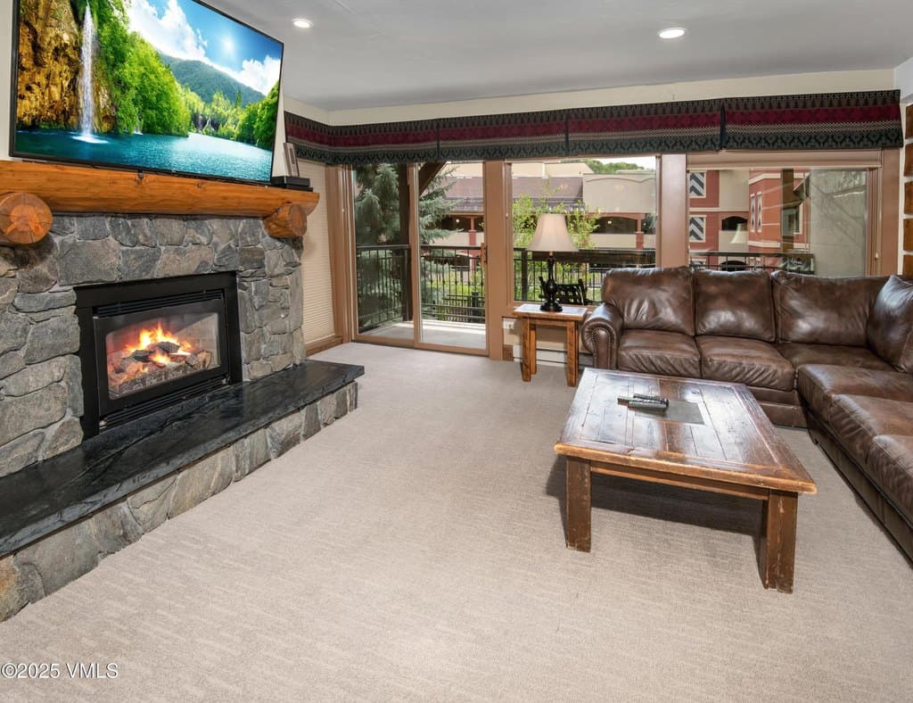 684 W Lionshead Cir Unit 215/216, Vail