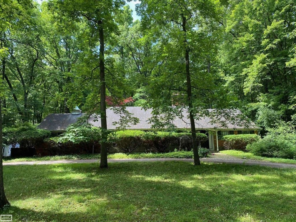 5100 Deep Wood Rd, Bloomfield Hills