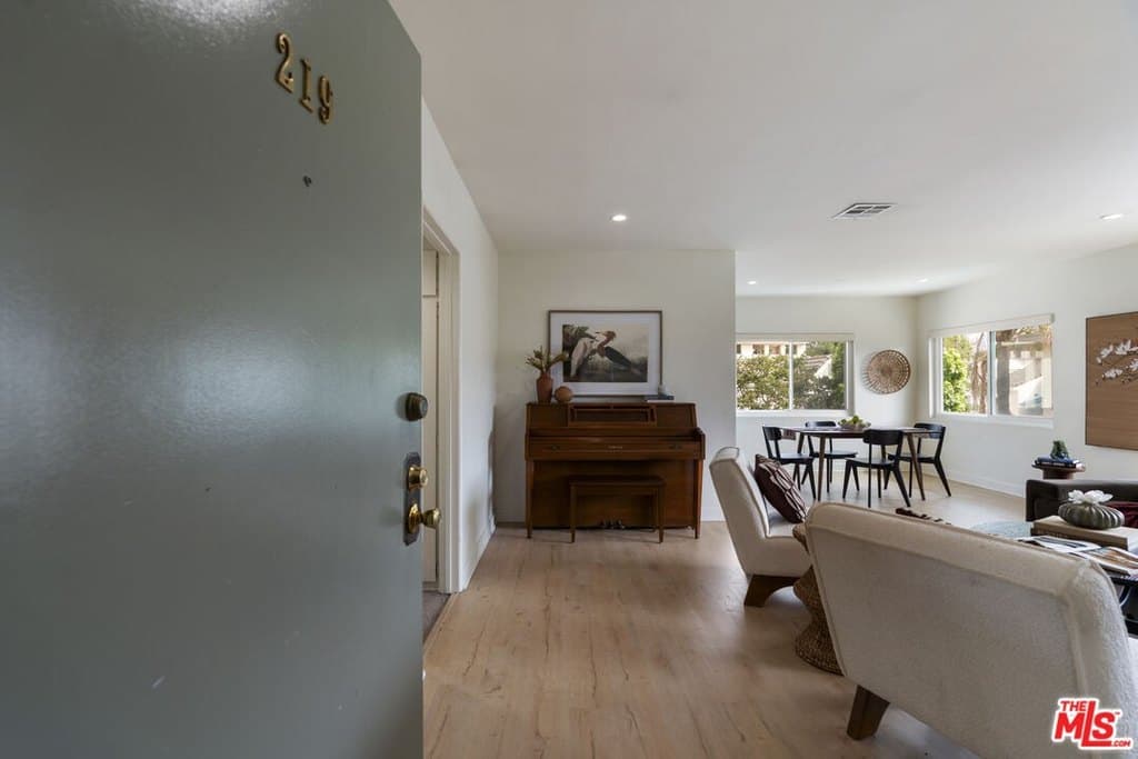 5055 Coldwater Canyon Ave Apt 219, Sherman Oaks