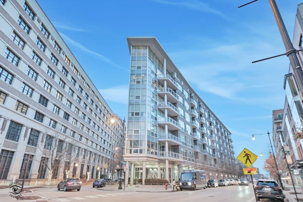 845 N Kingsbury St Unit 211