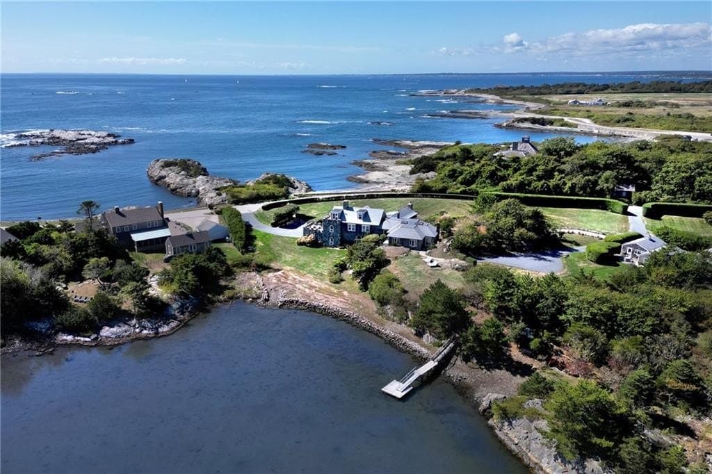 6 Prices Cove Ave, Newport