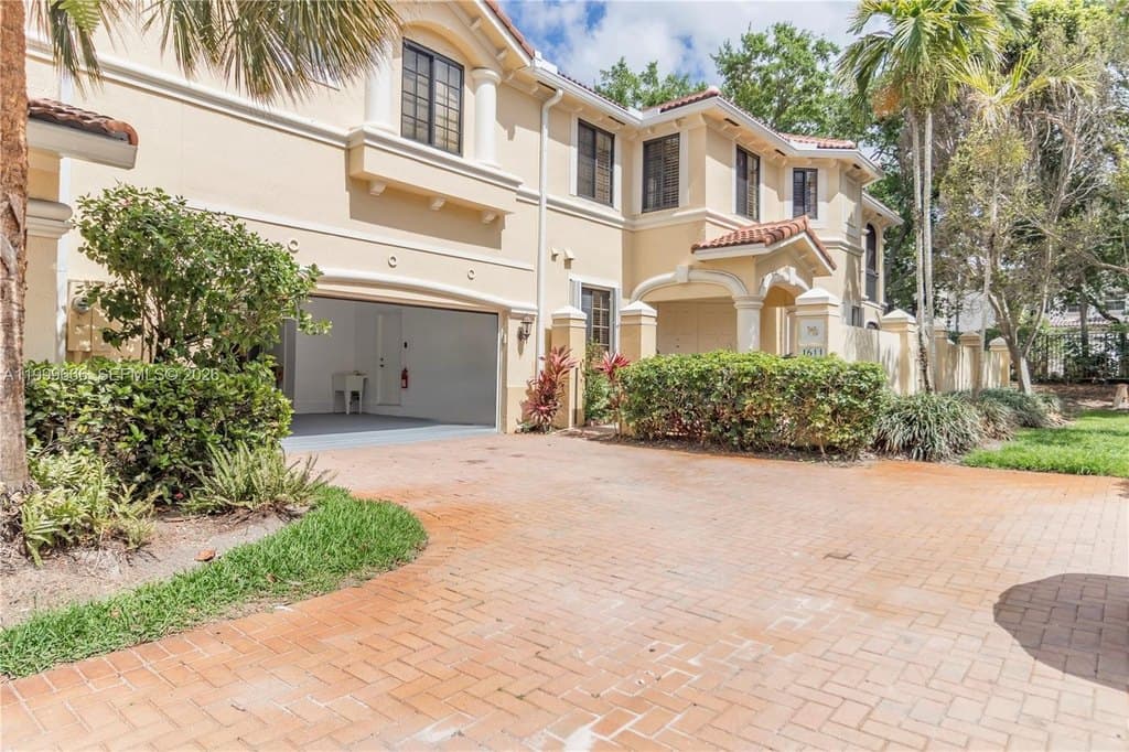 1611 Passion Vine Cir Unit 12-2, Weston