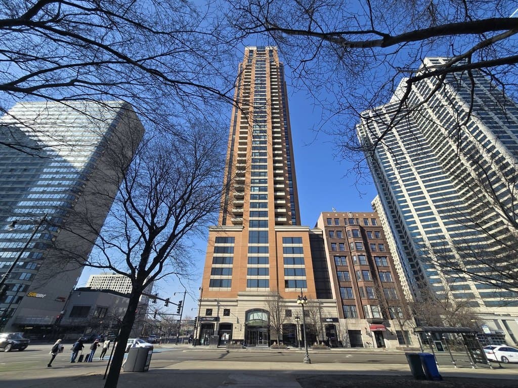 1160 S Michigan Ave Apt 1104