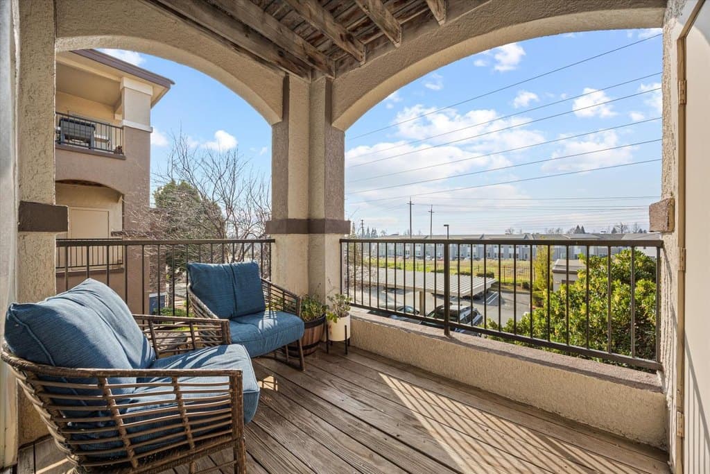 701 Gibson Dr Apt 1226, Roseville