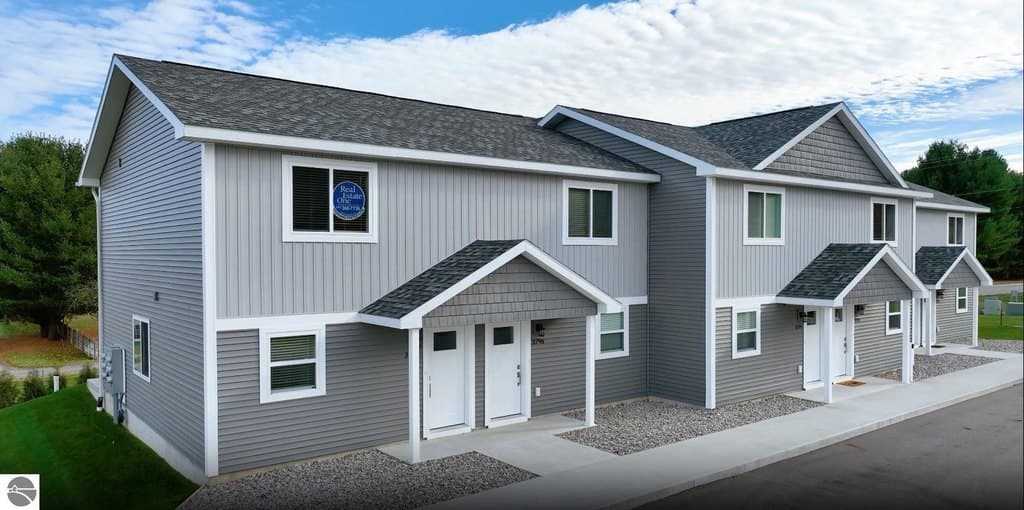 3790 Woodgate Dr Unit 5, Traverse City