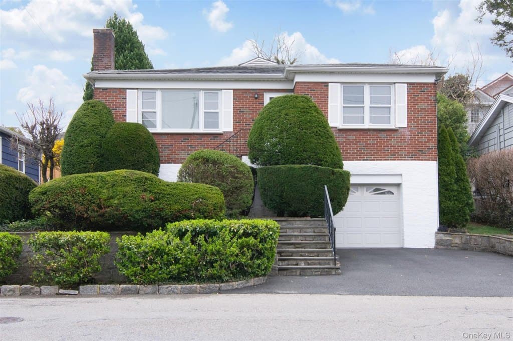 34 Deshon Ave, Bronxville