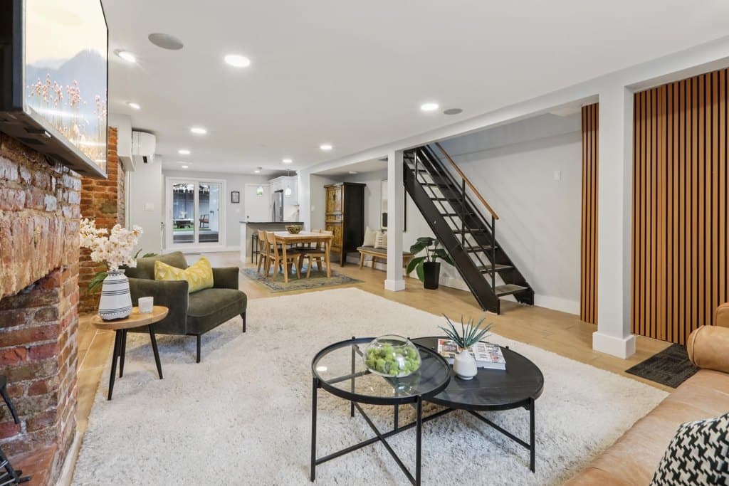 296 1/2 6th St, Jersey City