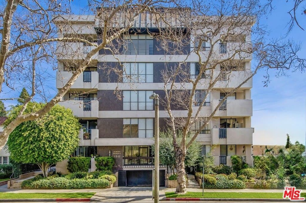 150 N Almont Dr Unit 203, Beverly Hills