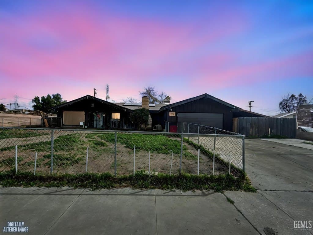 1129 Greenwood Dr, Bakersfield