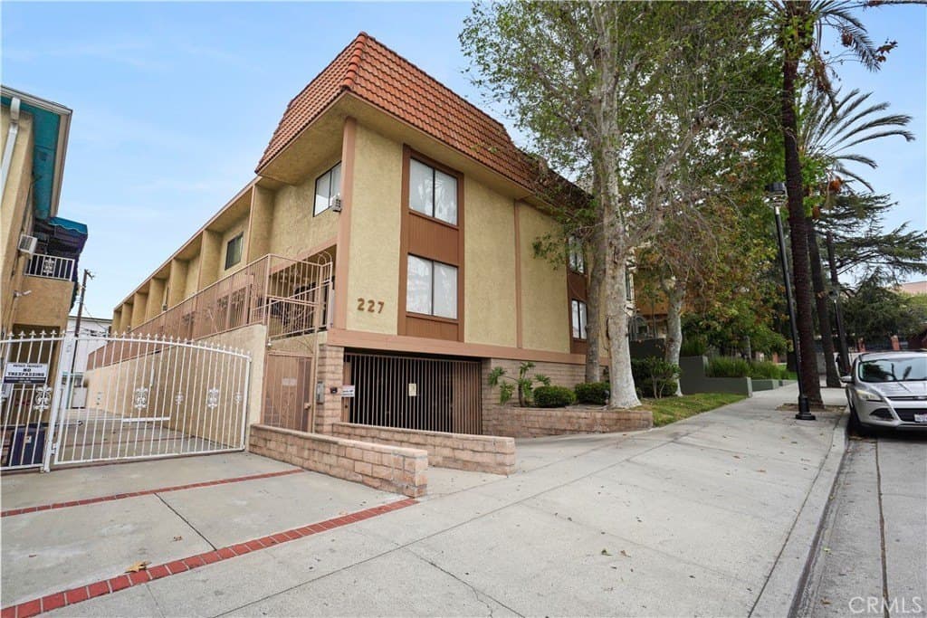 227 E Burbank Blvd Apt C, Burbank