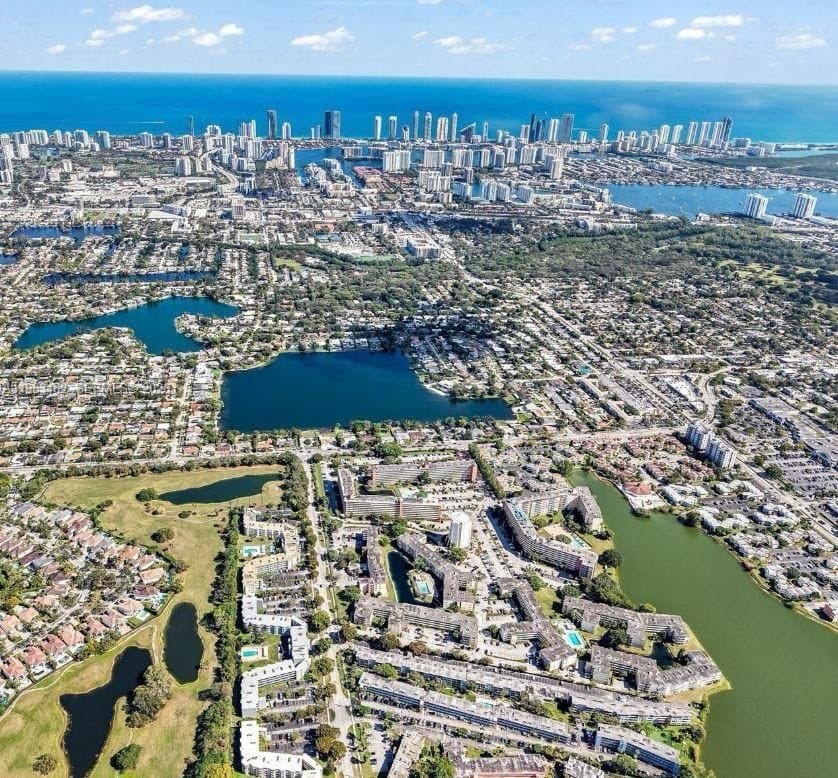 1501 NE 191st St Apt C114