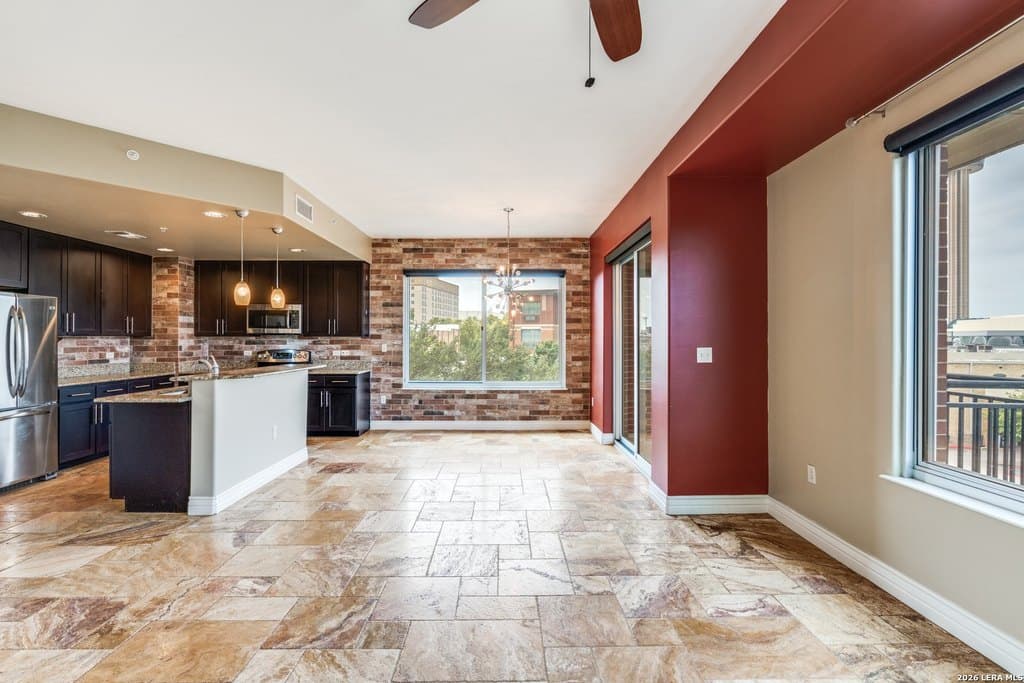 215 Center St Apt 307, San Antonio