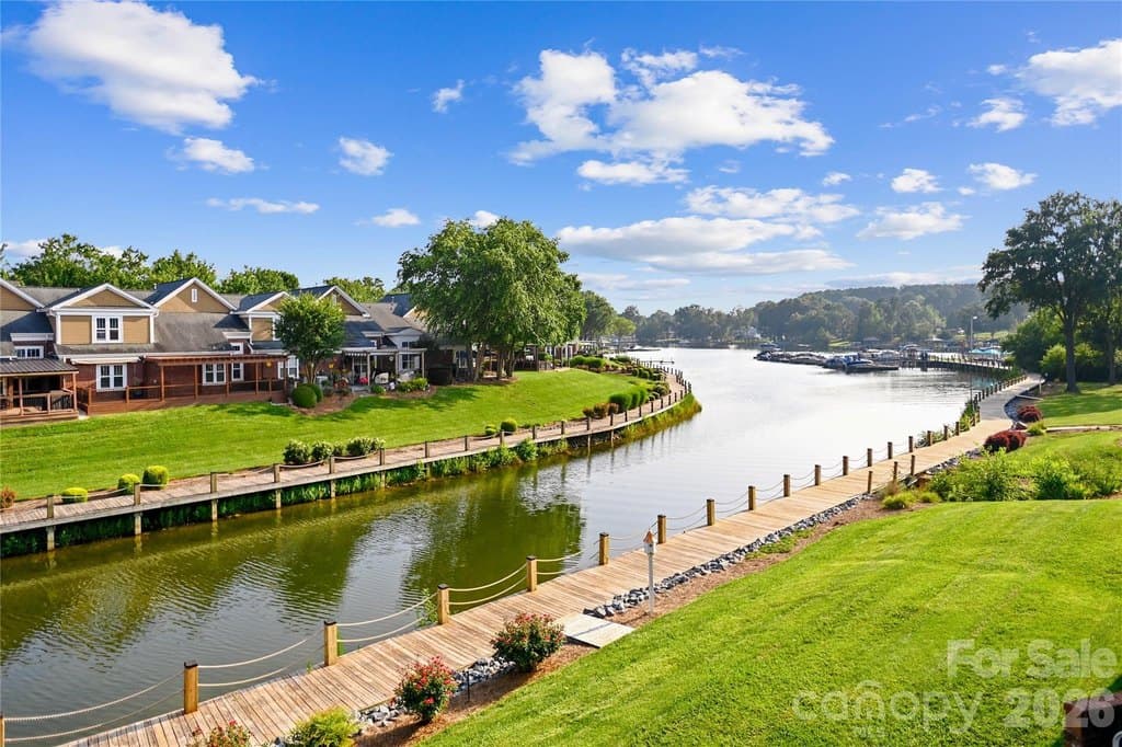 18525 Harborside Dr, Cornelius