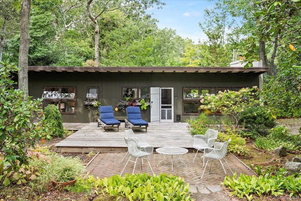 46 Flaggy Hole Rd, East Hampton