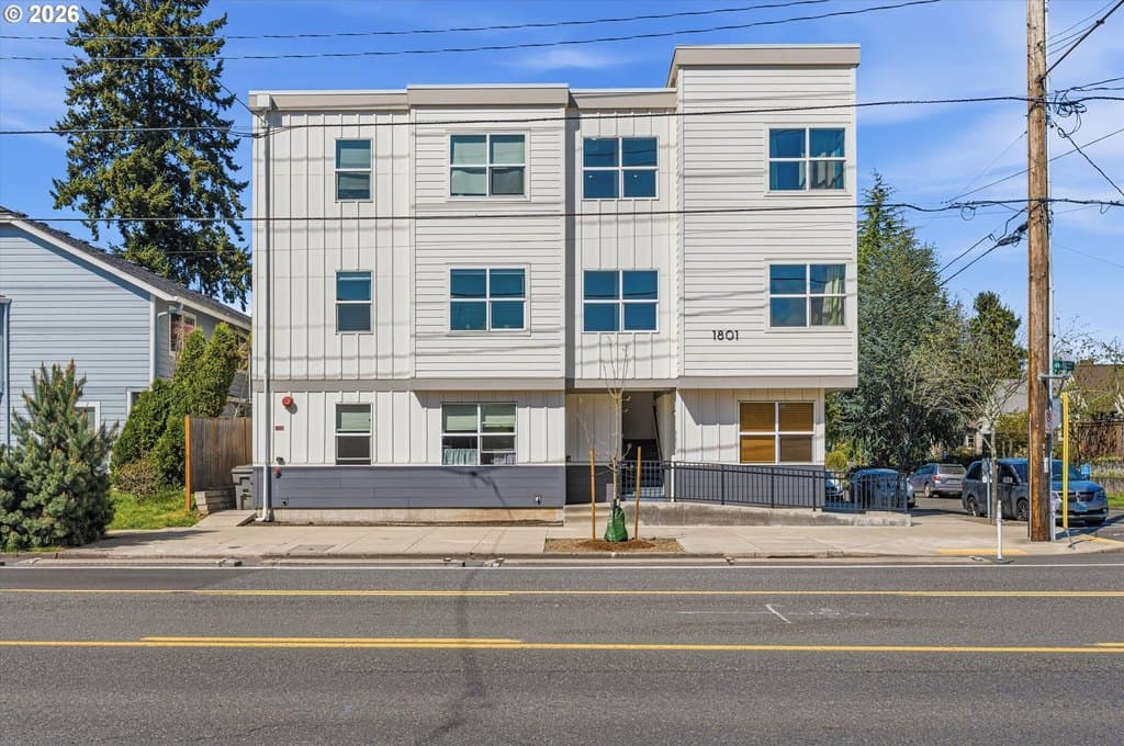 1801 N Rosa Parks Way Apt 201, Portland