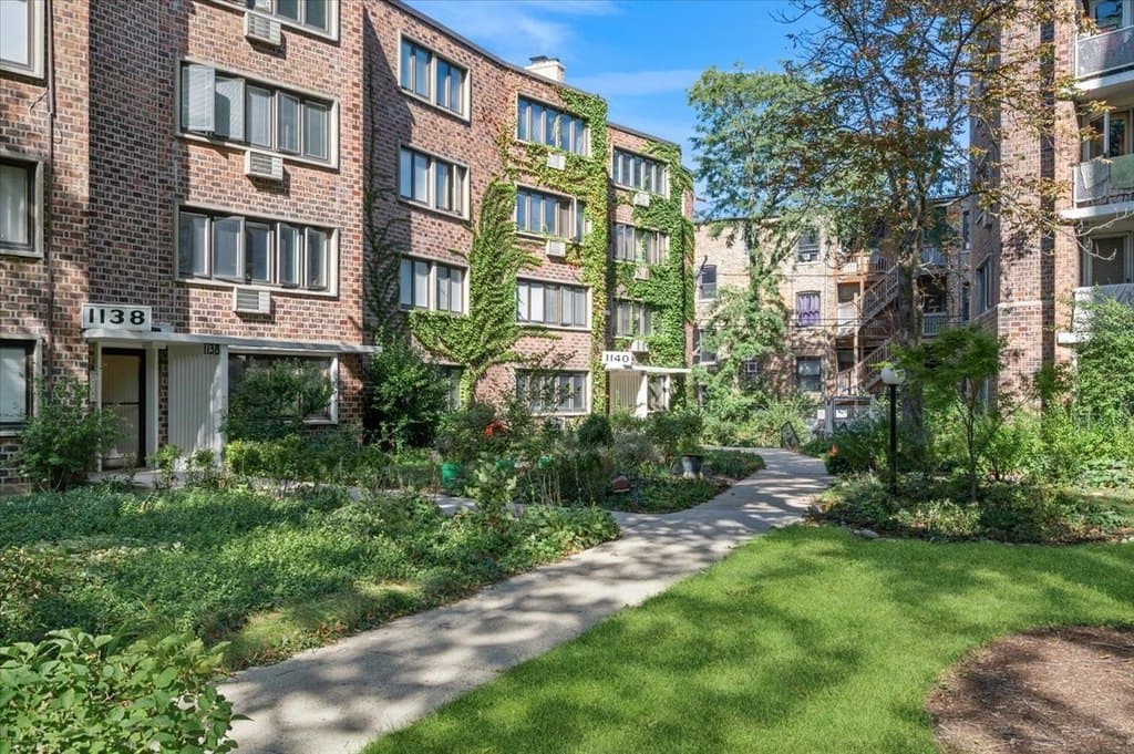 1140 W Lunt Ave Apt 1B, Chicago