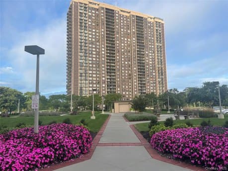 27110 Grand Central Pkwy Apt 7Y