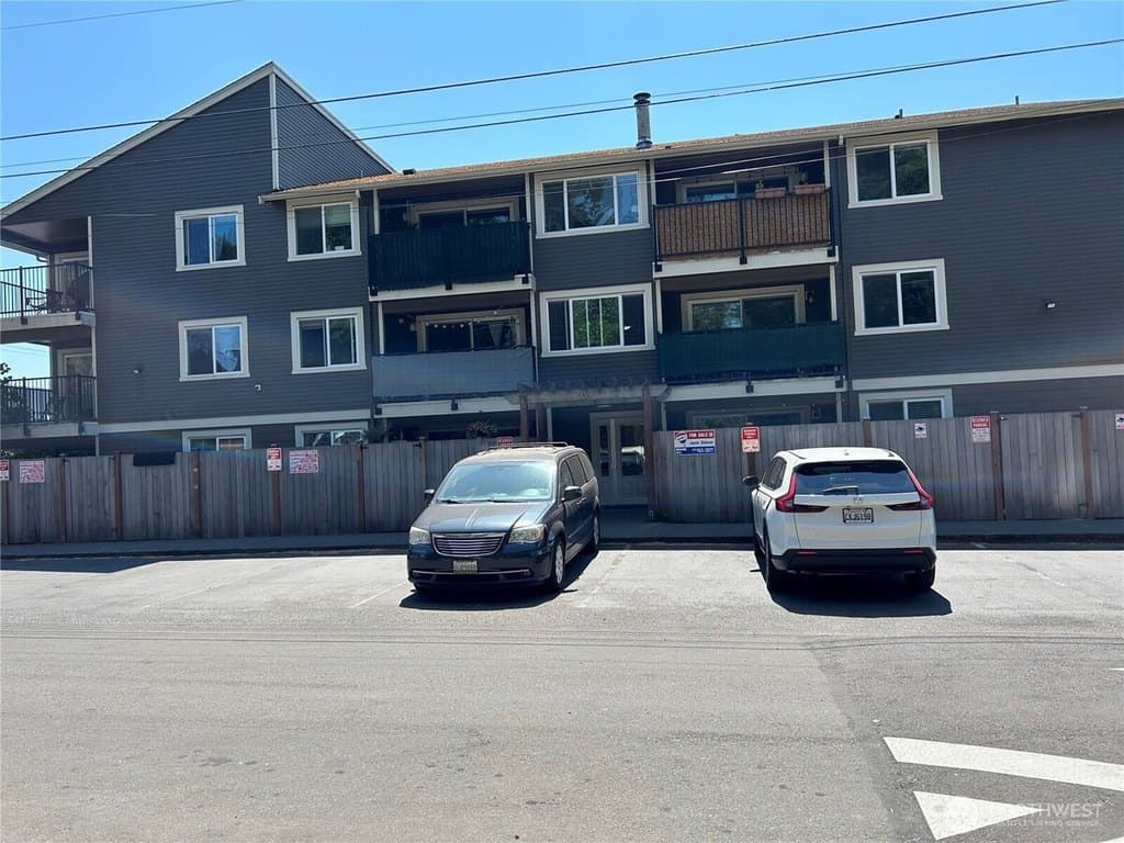 939 N 101st St Unit 101