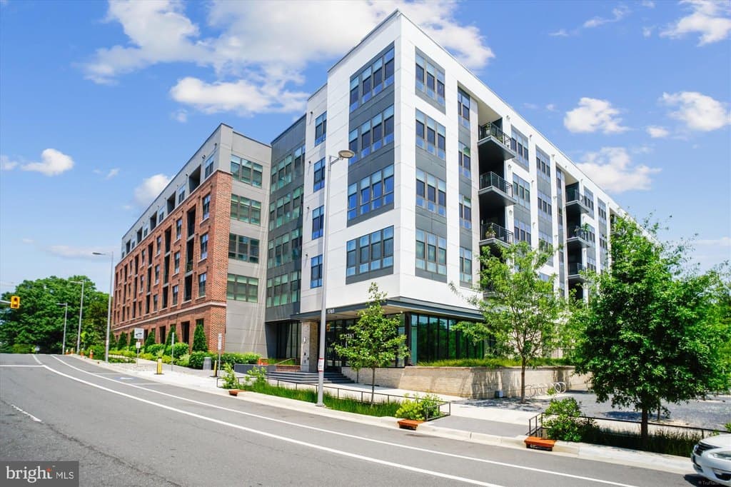 1761 Old Meadow Rd Apt 106