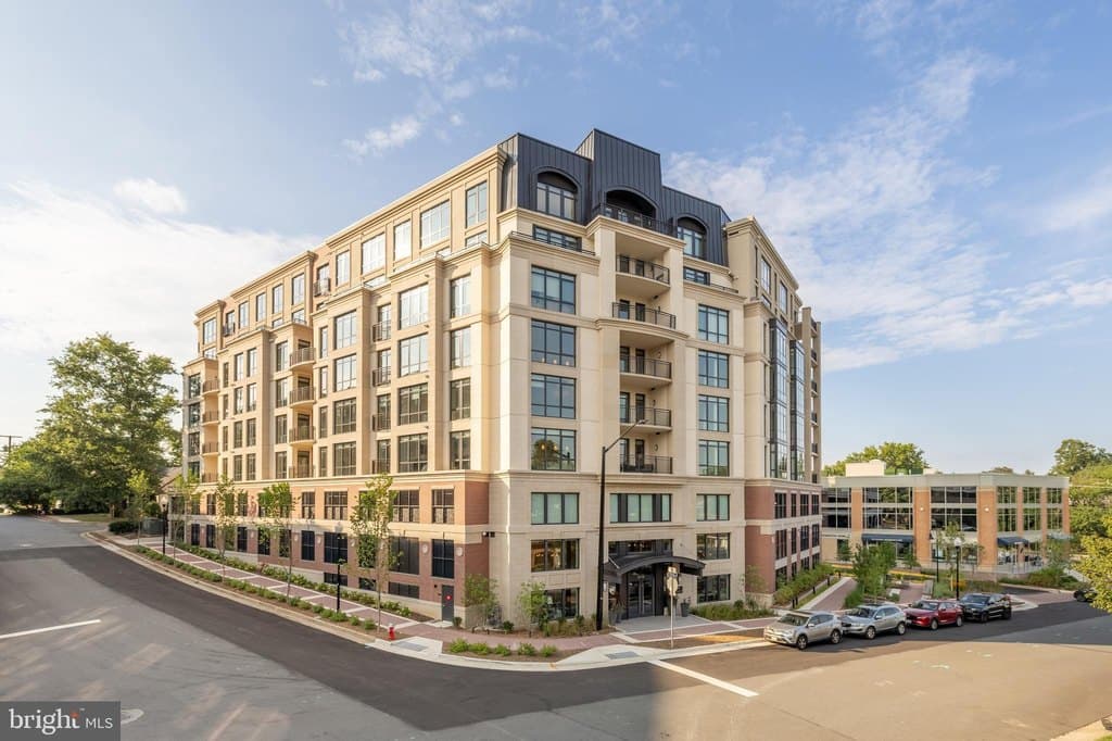 6718 Lowell Ave Unit 702, McLean