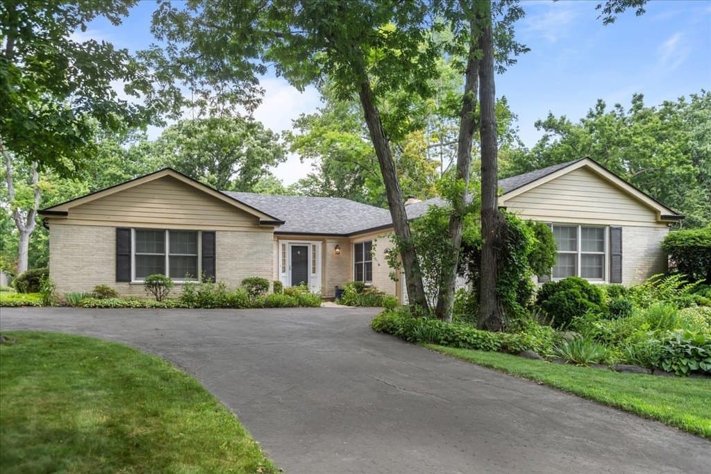 912 Morningside Dr, Lake Forest