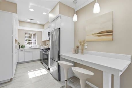 116 Lake Shore Rd Apt 4