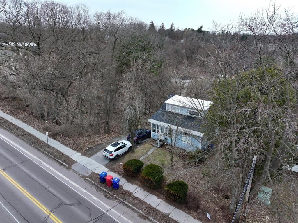 406 Colchester Ave, Burlington