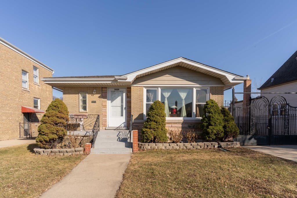 5029 N Nagle Ave