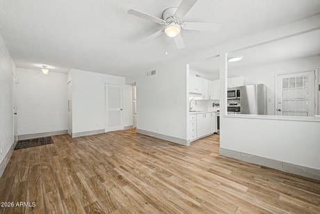 2633 W Rose Ln Unit B114