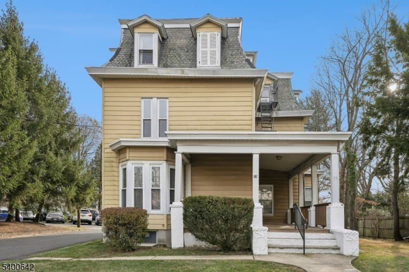 24 Franklin Pl, Summit