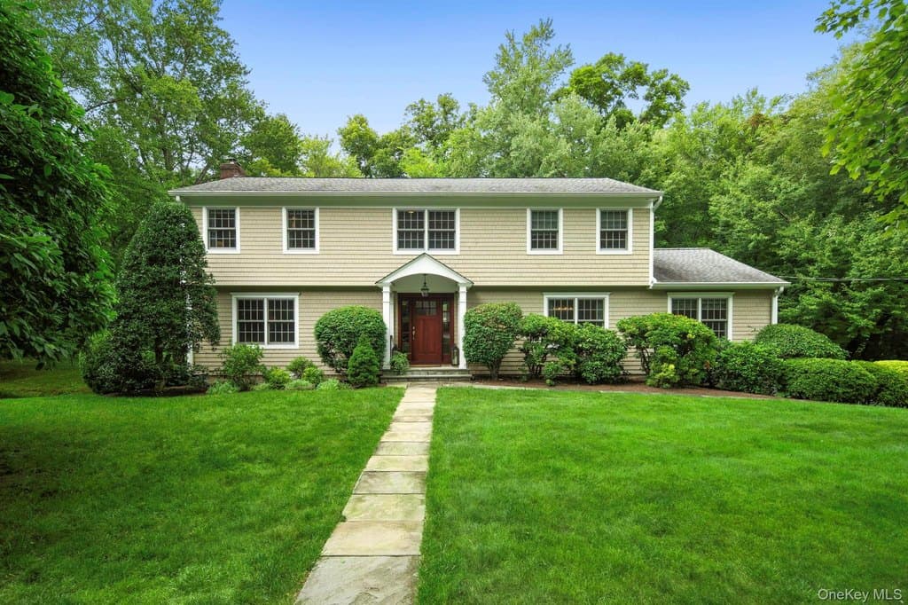 12 Suzanne Ln, Chappaqua