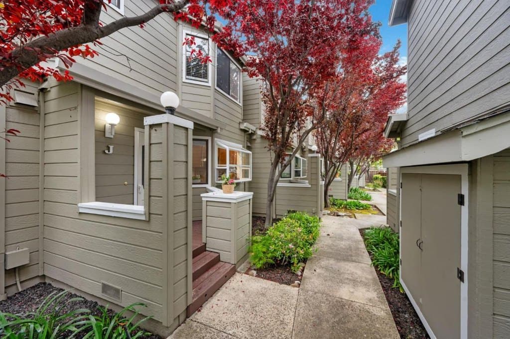 2071 Plymouth St Apt J, Mountain View