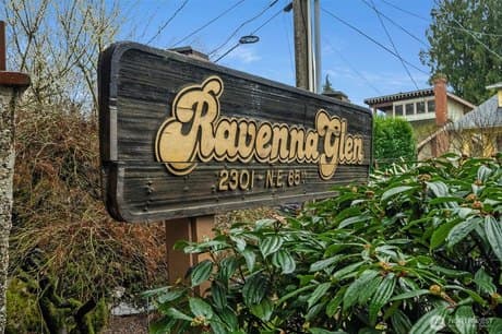 2301 NE 65th St Apt 406