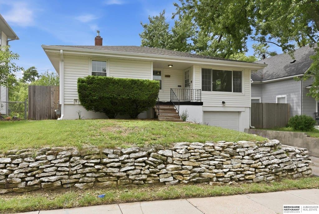 2528 N 62nd St, Omaha