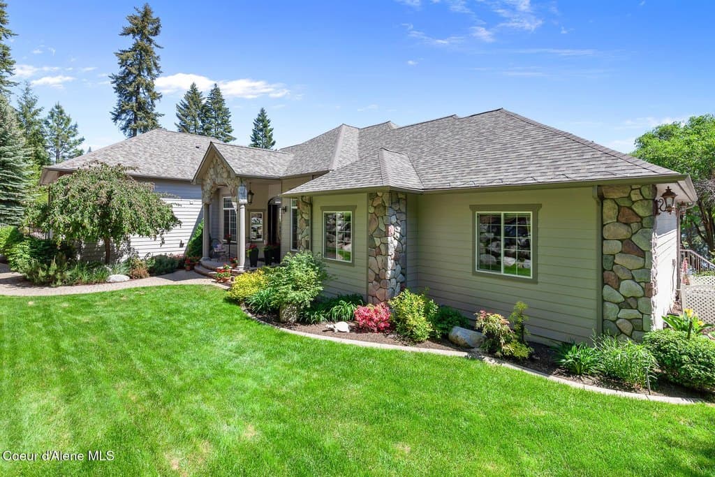 555 W Harbor View Dr, Coeur d'Alene