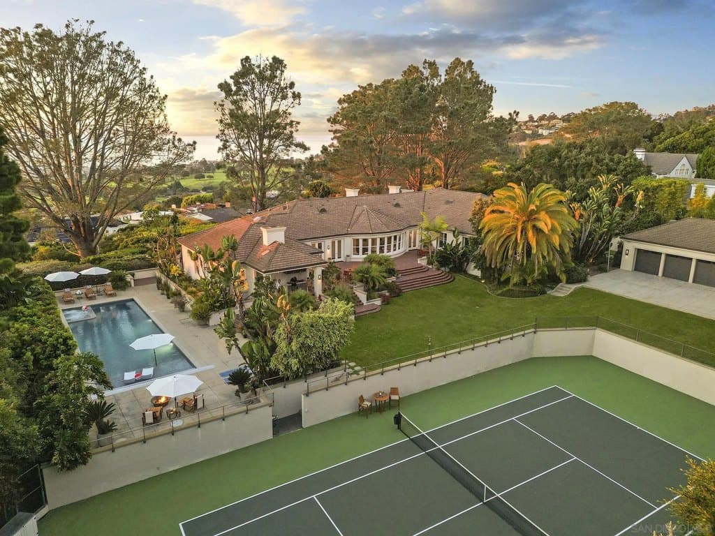 1515 El Camino Del Teatro