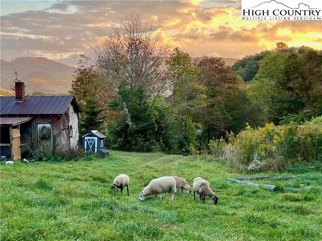 261 Tumbling Brook Dr, Banner Elk