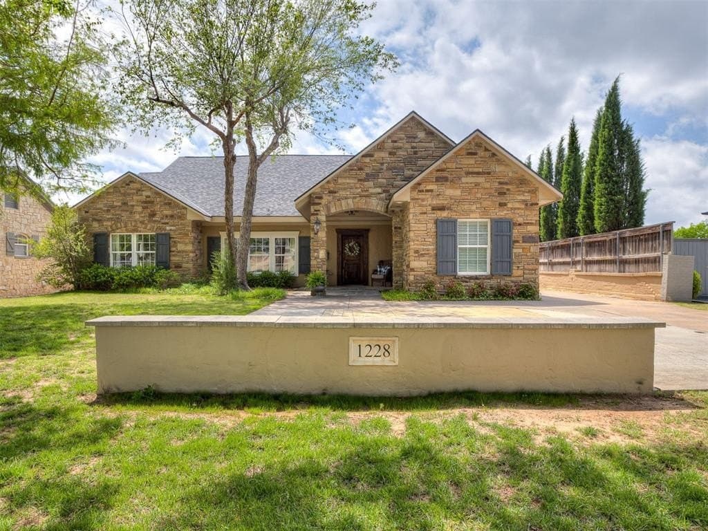 1228 Marlboro Ln, Nichols Hills