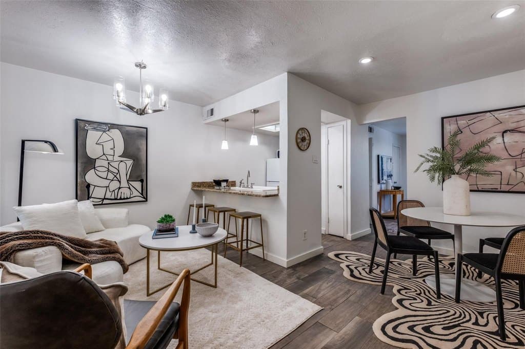 4525 Gilbert Ave Apt 204