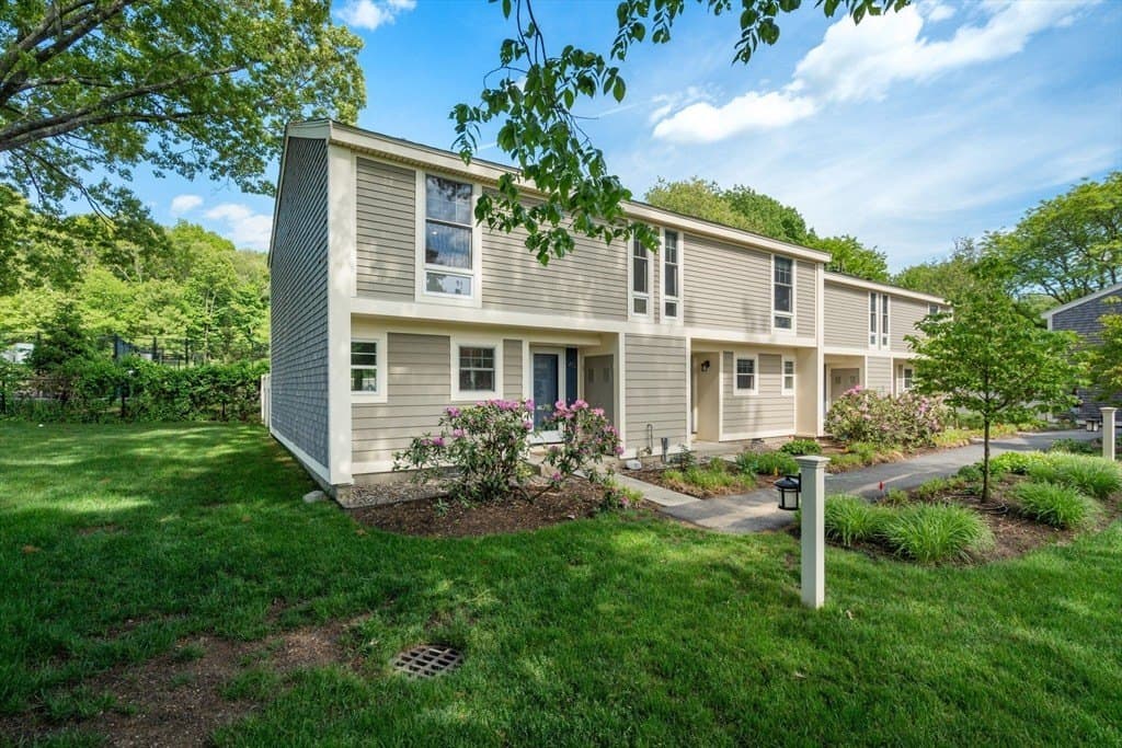 11 Oak St Unit 45, Wellesley